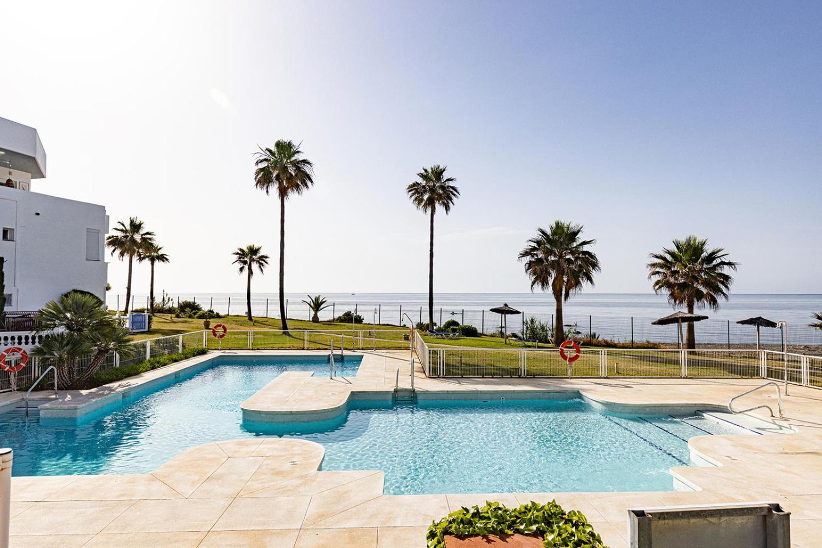 Sunrise Beach Front - Casares Del Mar Zewnętrze zdjęcie