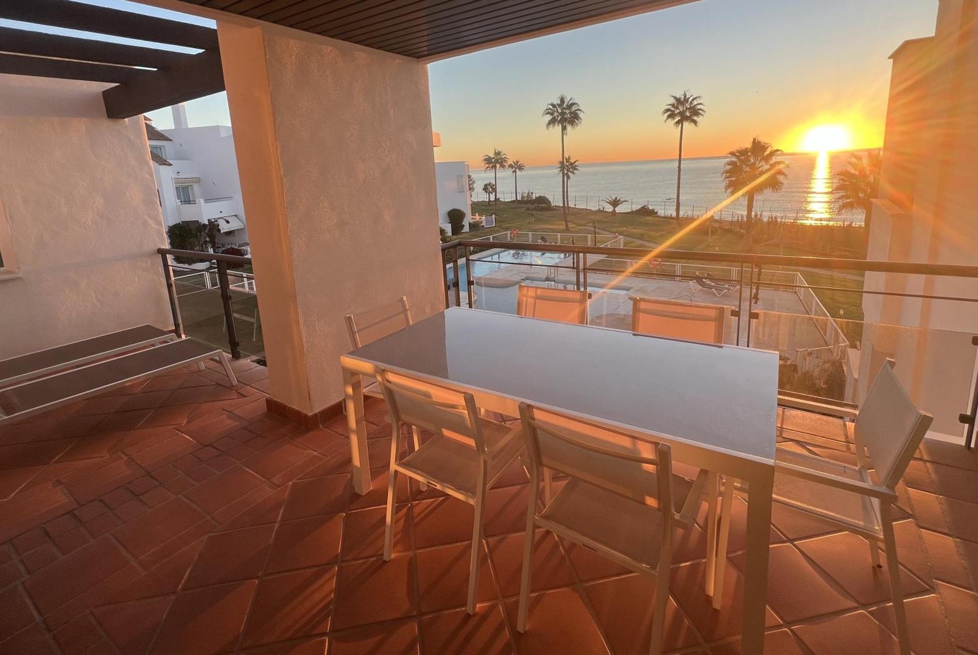 Sunrise Beach Front - Casares Del Mar Zewnętrze zdjęcie